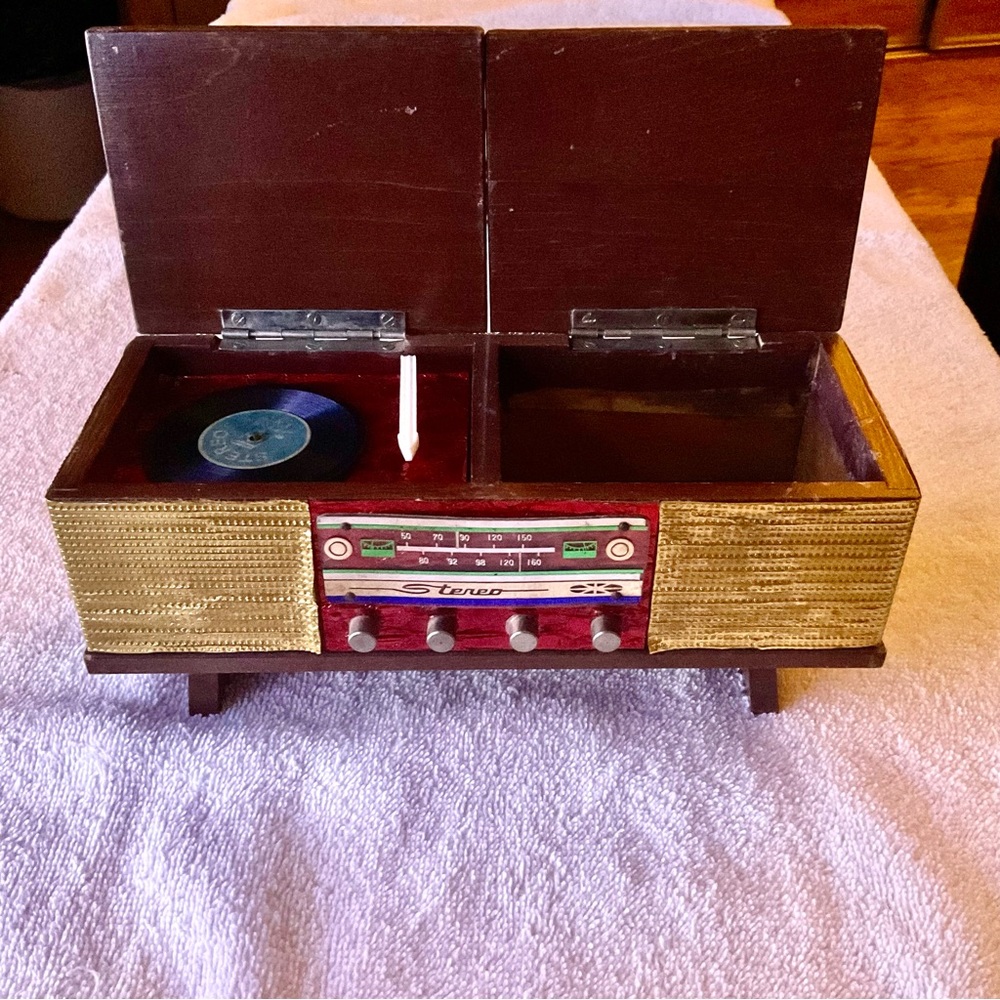 Beautiful OLD ANTIQUE 1960’s Record Player Music & Jewelry Box!!